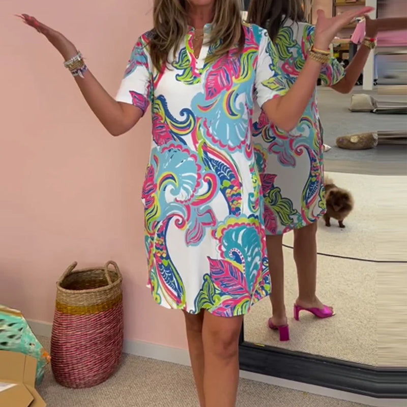 Schmal geschnittenes bedrucktes Kleid