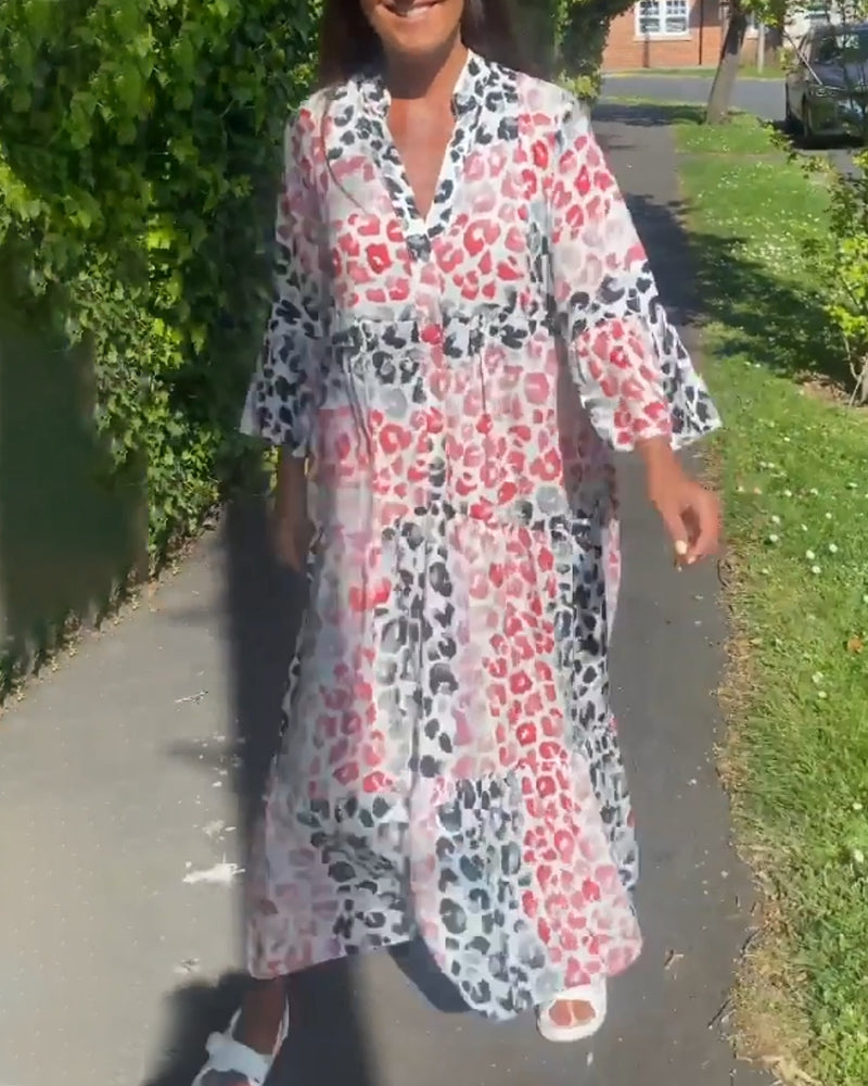 V-Ausschnitt bedrucktes Rüschenshirt Kleid