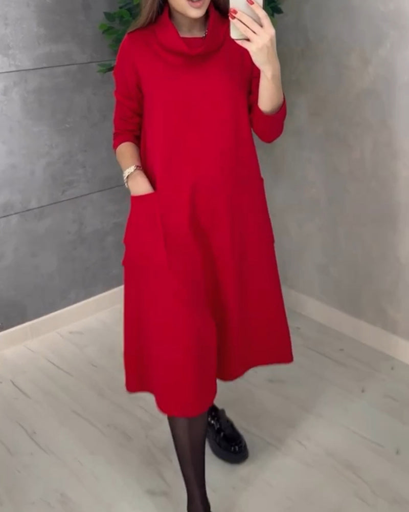 Einfarbiges Turtleneck-Kleid mit Taschen