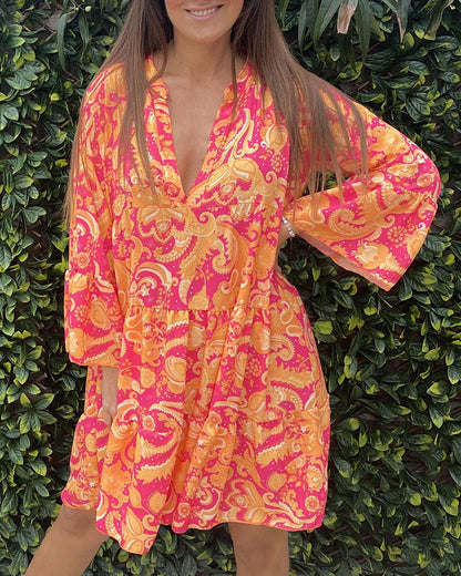 Kleid mit 3/4-Ärmeln und V-Ausschnitt