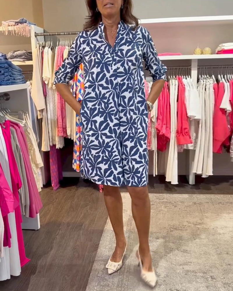 Kleid mit Druck über dem Knie