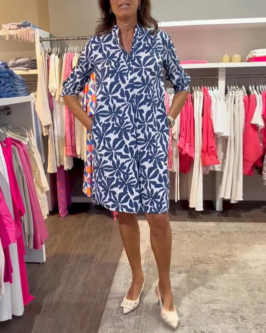 Kleid mit Druck über dem Knie