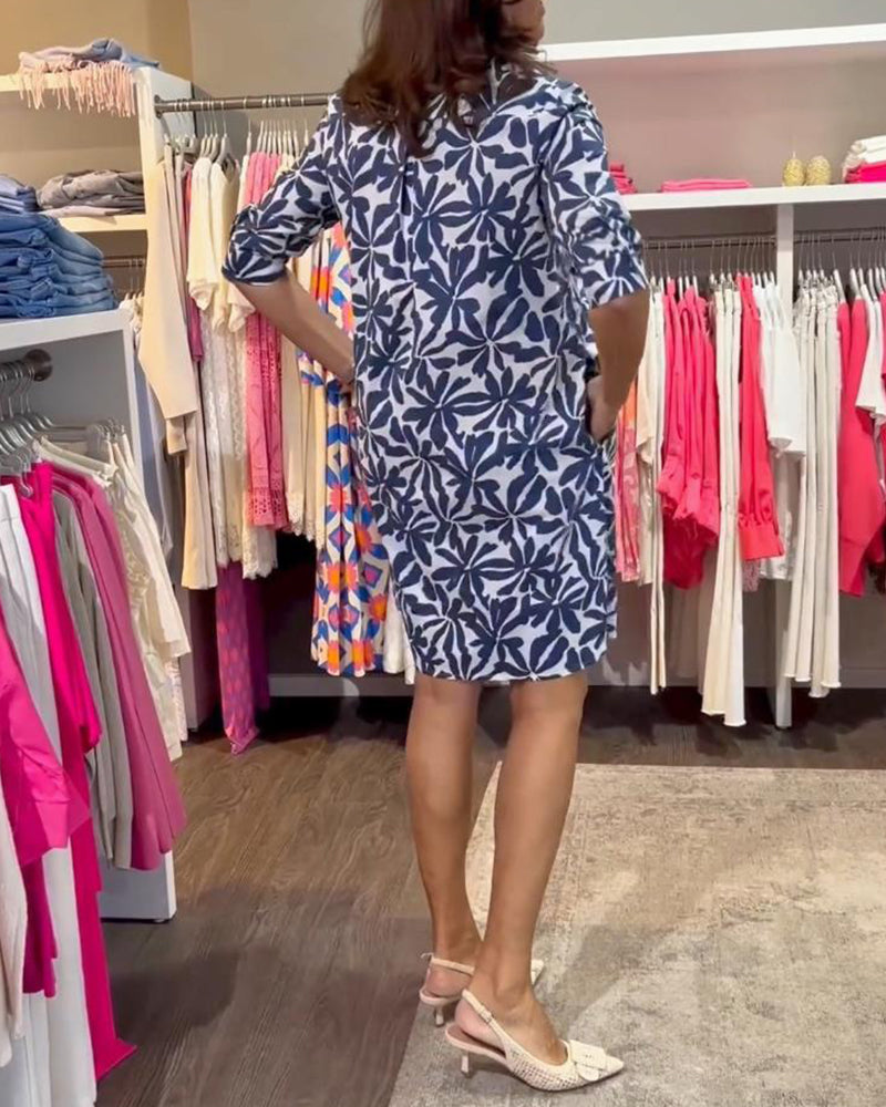 Kleid mit Druck über dem Knie