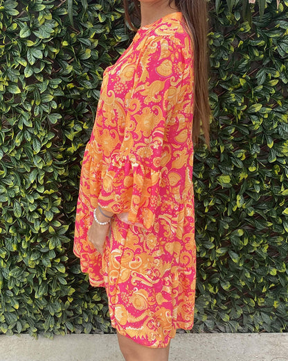 Kleid mit 3/4-Ärmeln und V-Ausschnitt