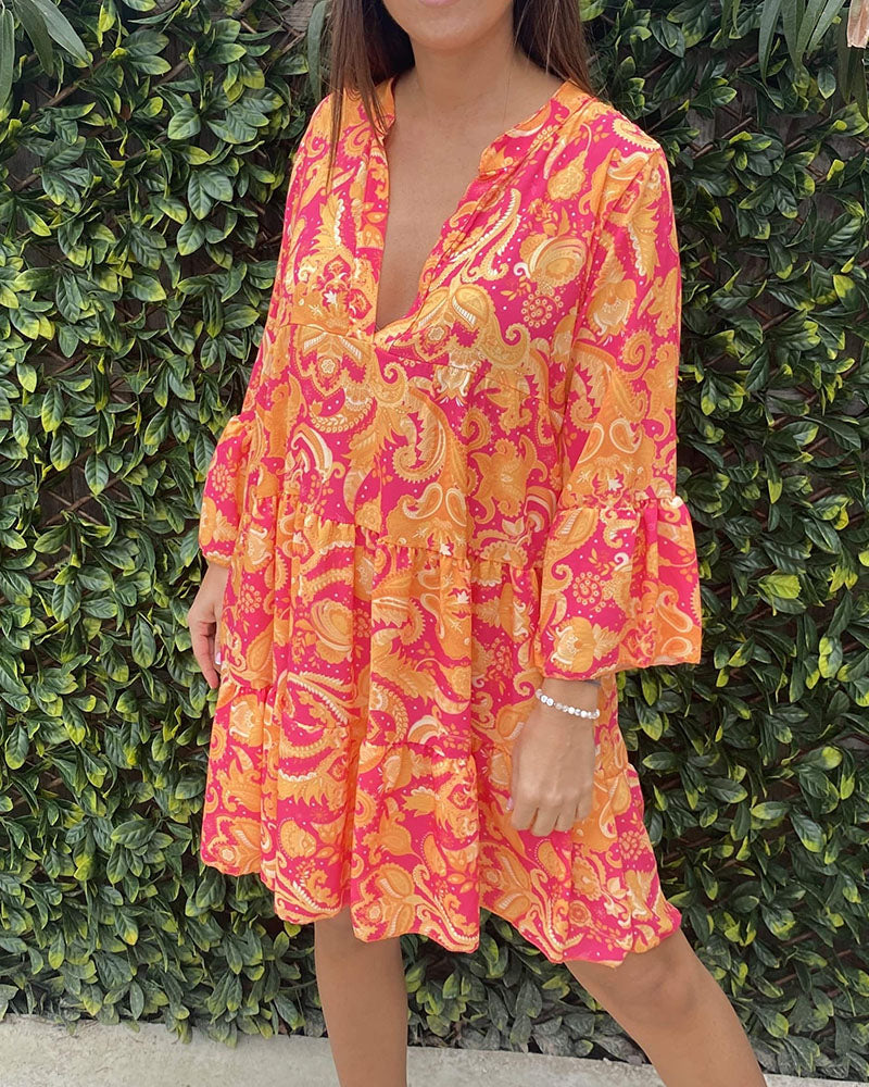 Kleid mit 3/4-Ärmeln und V-Ausschnitt