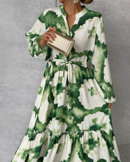 Elegantes Batik-Patchwork-Kleid mit Kordelzug und Ballonärmeln