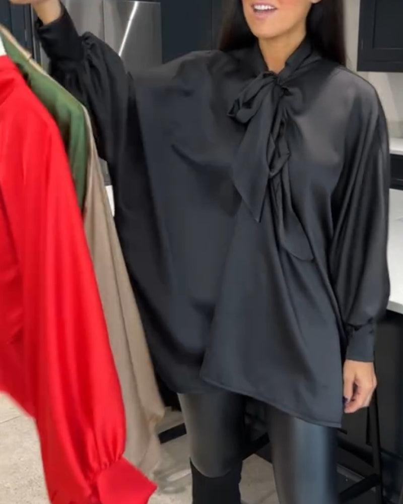Bluse mit Rüschkragen in einfarbig und elegant