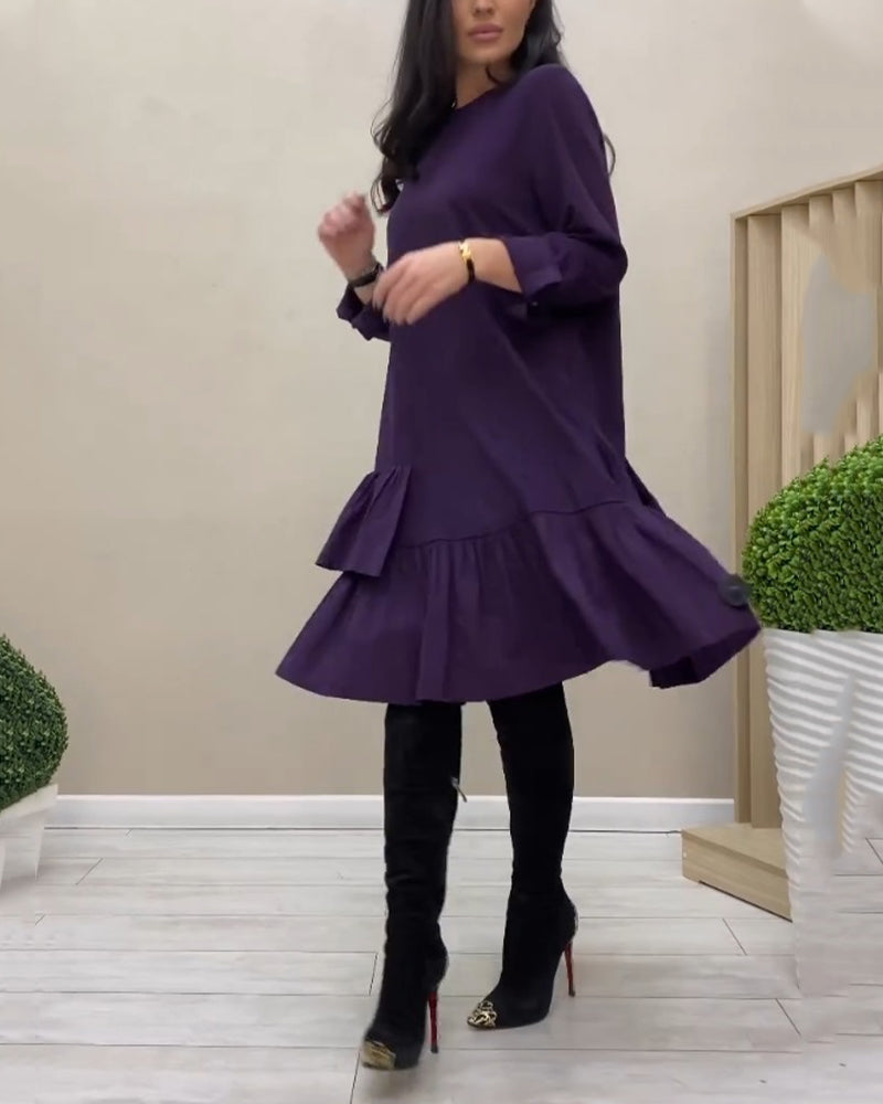 Sanftes, gerafftes knielanges Kleid