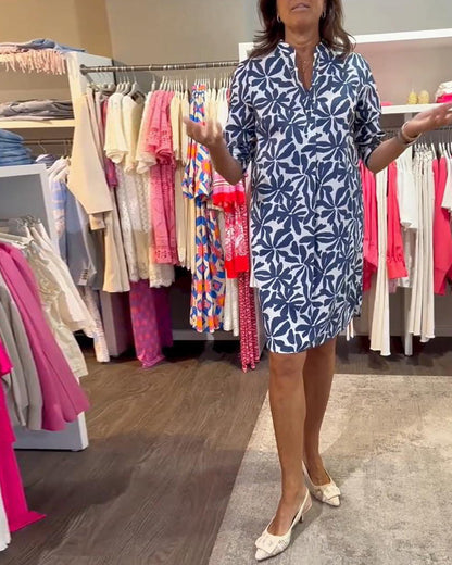 Kleid mit Druck über dem Knie