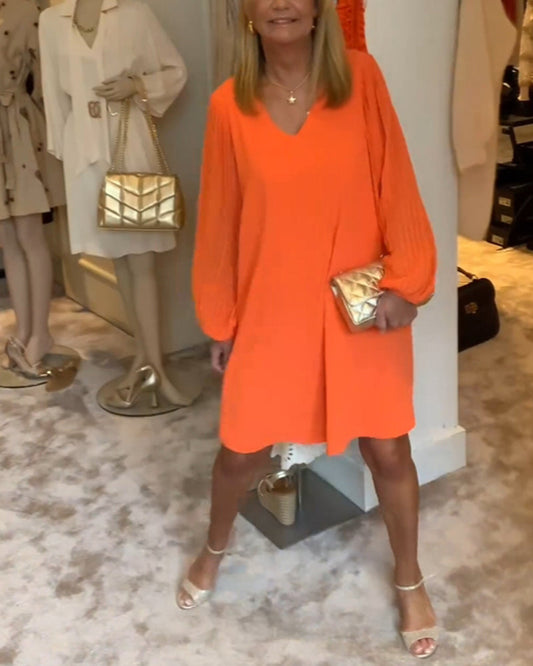 Einfarbiges Kleid mit Laternenärmeln und V-Ausschnitt