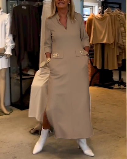 Einfarbiges Kleid mit 3/4-Ärmeln und Schlitz