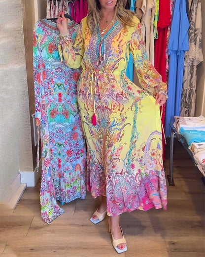 Langärmliges bedrucktes Resortkleid