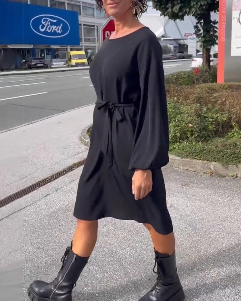 Kleid mit Rundhalsausschnitt in einfarbiger Ausführung