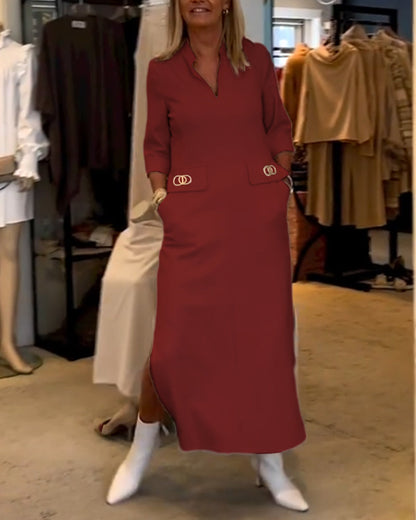 Einfarbiges Kleid mit 3/4-Ärmeln und Schlitz