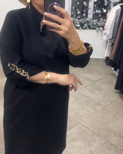 Kleid mit Stehkragen in einfarbig