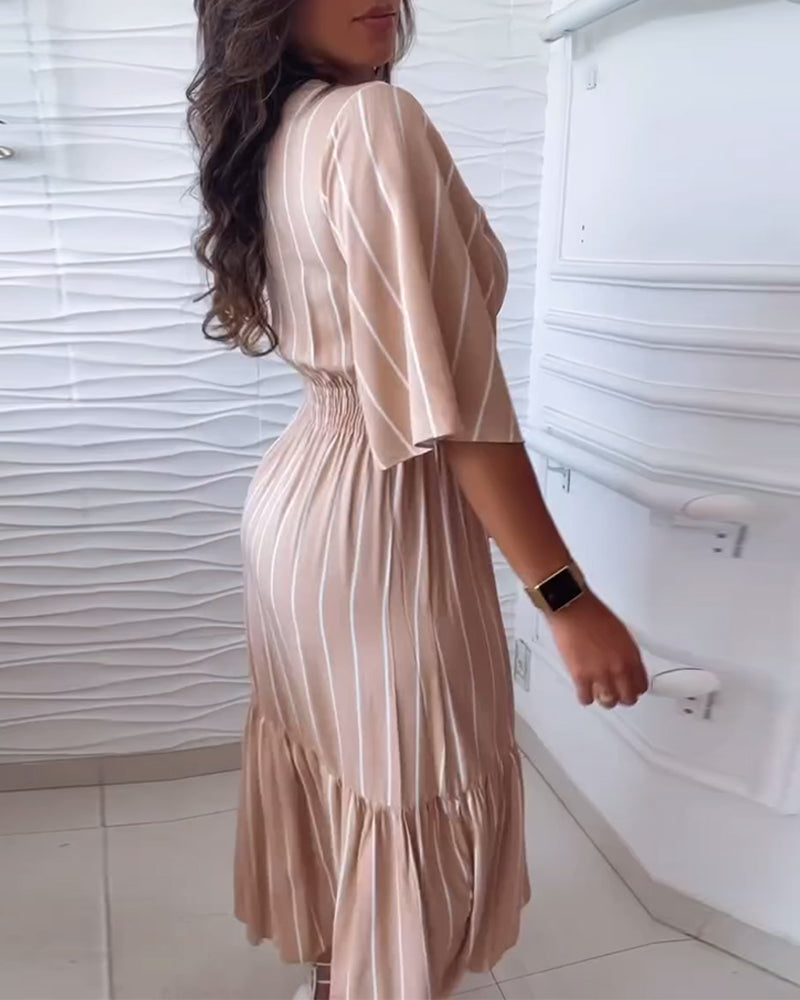 Gestreiftes lässiges Kleid mit Kordelzug