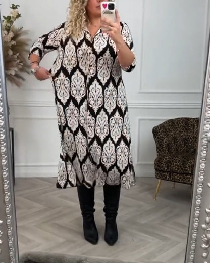 Kleid mit seitlichem Schlitz und Druck