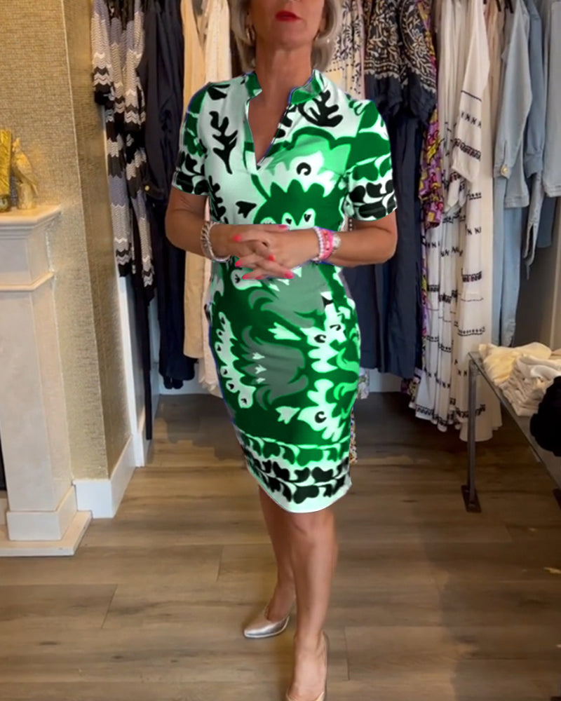 Kurzärmliges, bedrucktes V-Ausschnitt-Kleid