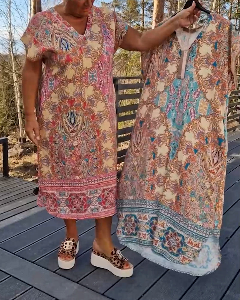 V-Ausschnitt Kurzärmliges Bedrucktes Shift-Kleid
