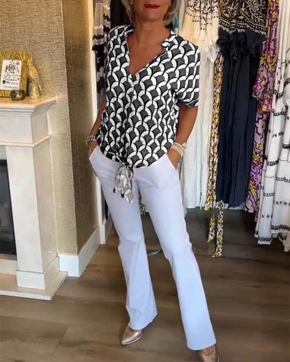 Kurzärmliges V-Ausschnitt bedrucktes Freizeitoberteil