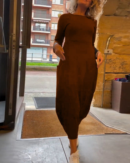 Einfarbiges Rundhalslangarmkleid mit Taschen
