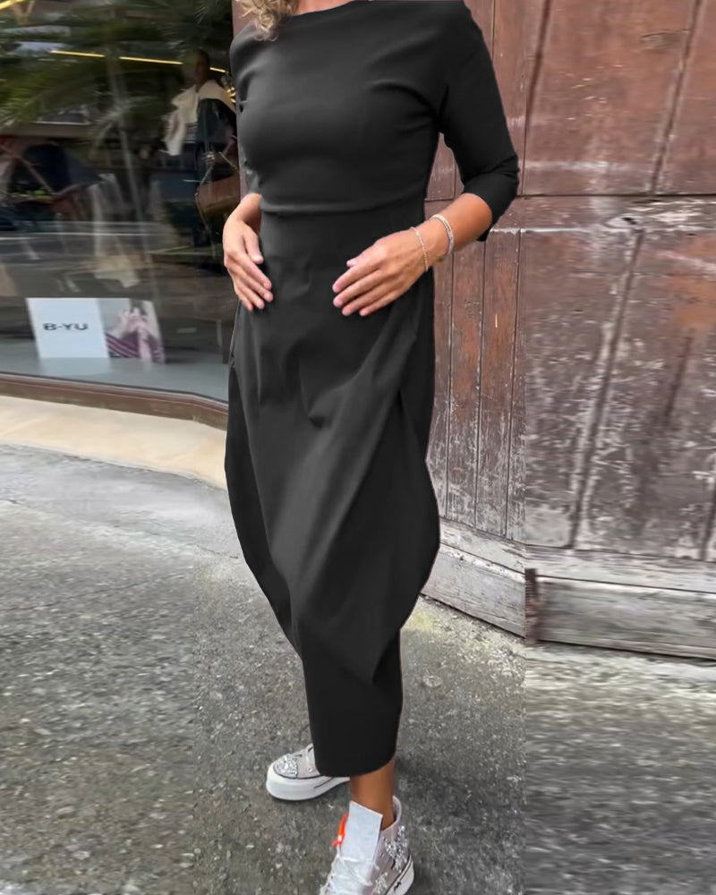 Einfaches, einfarbiges, elegantes Kleid mit langen Ärmeln und Taschen