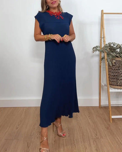 Ärmelloses plissiertes einfaches einfarbiges Kleid