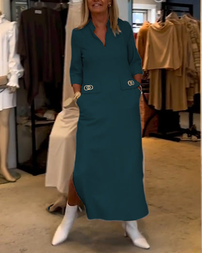 Einfarbiges Kleid mit 3/4-Ärmeln und Schlitz