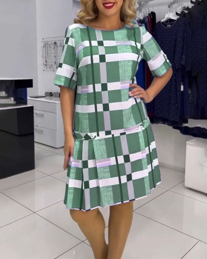 Rundhalskariertes Kleid