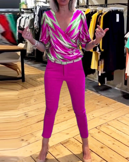 Bedrucktes lässiges tiefes V-Top