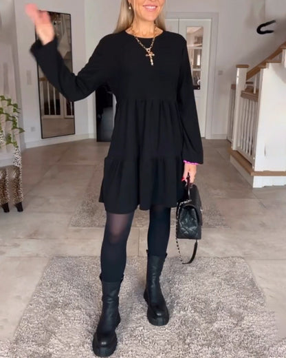 Einfaches langärmliges Kleid in einfarbiger Ausführung