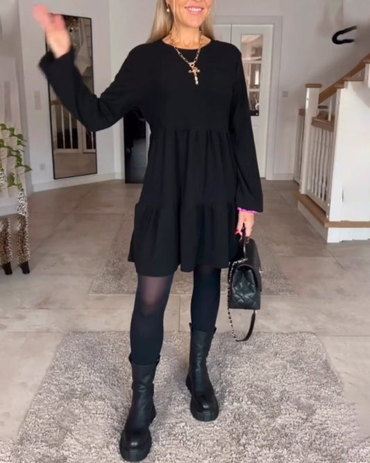 Einfaches langärmliges Kleid in einfarbiger Ausführung