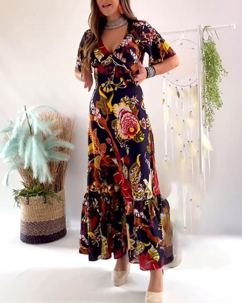 Elegantes bedrucktes V-Ausschnitt-Kurzarmkleid