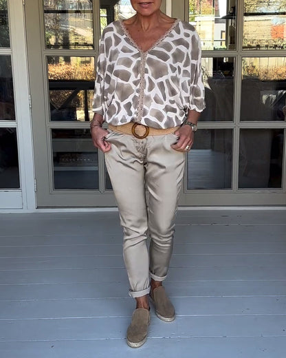 Elegante bedruckte Bluse mit V-Ausschnitt und Fledermausärmeln