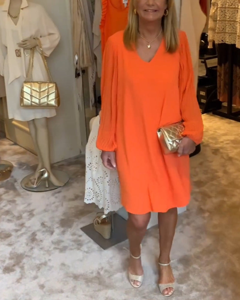 Einfarbiges Kleid mit Laternenärmeln und V-Ausschnitt