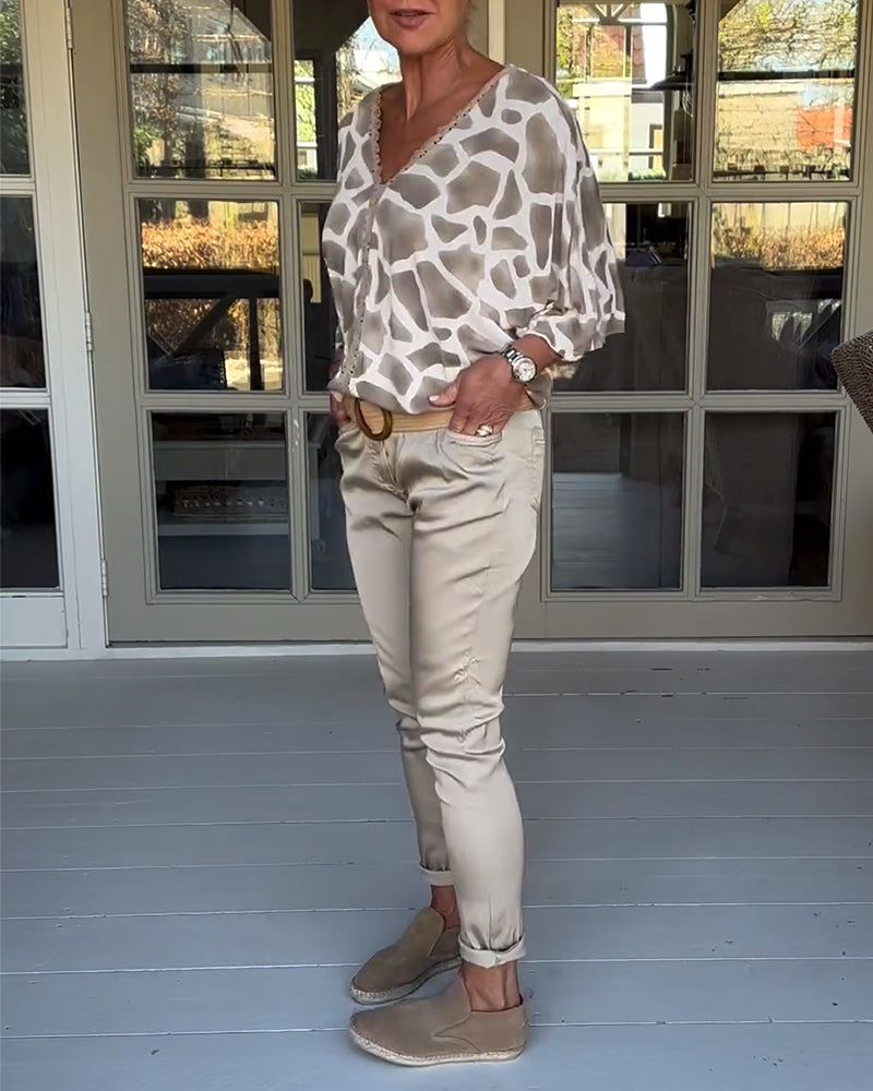 Elegante bedruckte Bluse mit V-Ausschnitt und Fledermausärmeln
