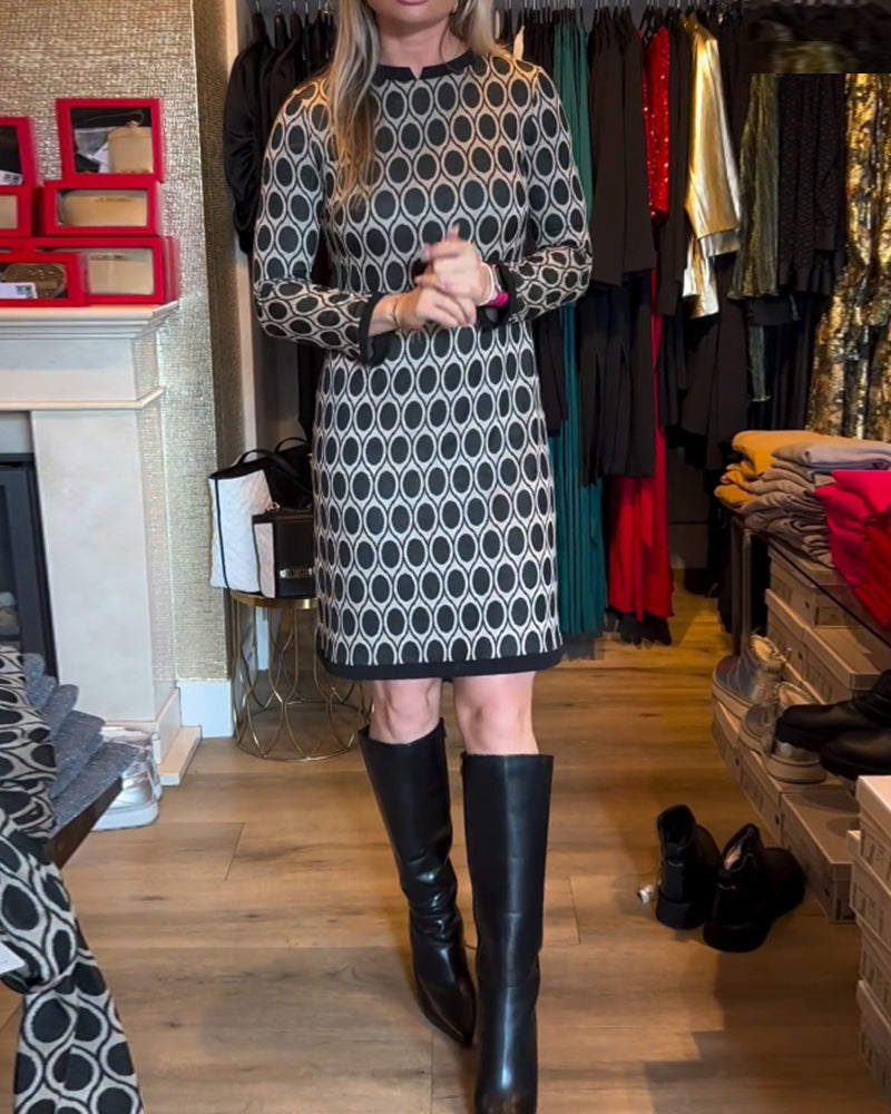 Kleid mit Polka-Dots in knielanger Länge