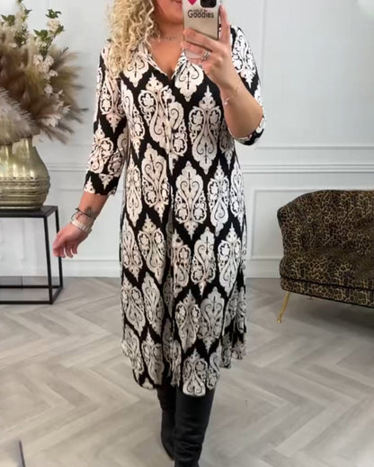 Kleid mit seitlichem Schlitz und Druck