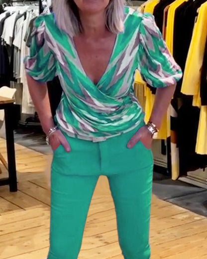 Bedrucktes lässiges tiefes V-Top