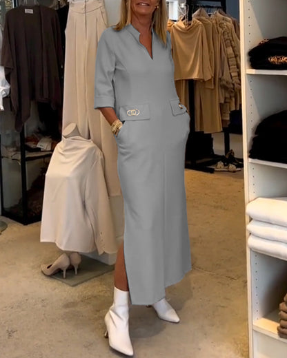 Einfarbiges Kleid mit 3/4-Ärmeln und Schlitz