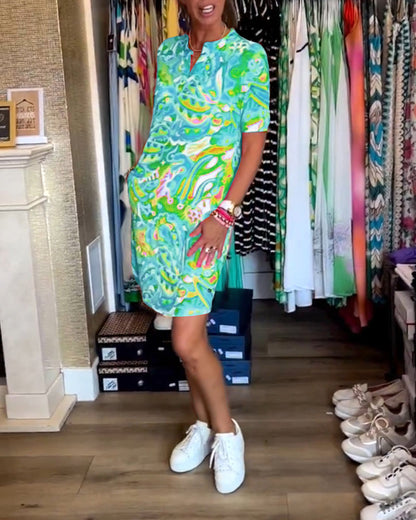 Taschenbedrucktes Kurzarmkleid