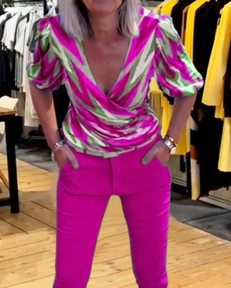 Bedrucktes lässiges tiefes V-Top