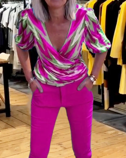 Bedrucktes lässiges tiefes V-Top