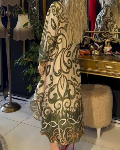 Lässiges und elegantes bedrucktes Kleid