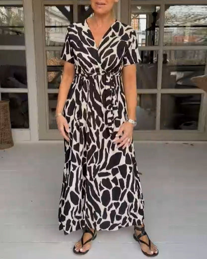 V-Ausschnitt Kurzarmkleid