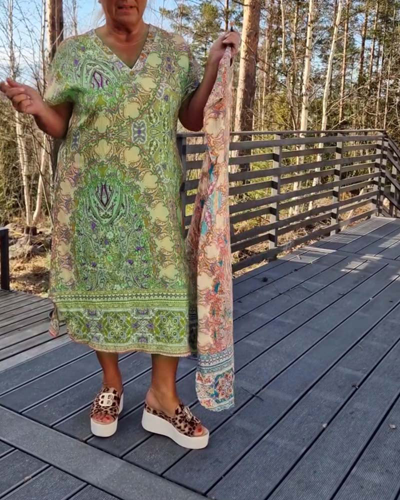 V-Ausschnitt Kurzärmliges Bedrucktes Shift-Kleid