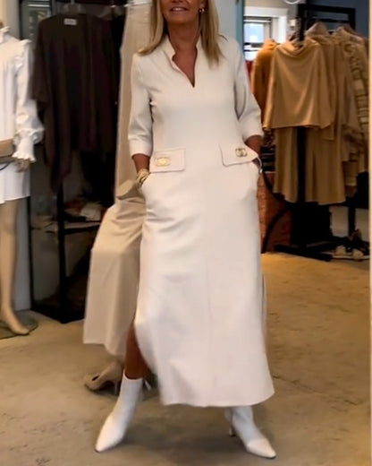 Einfarbiges Kleid mit 3/4-Ärmeln und Schlitz