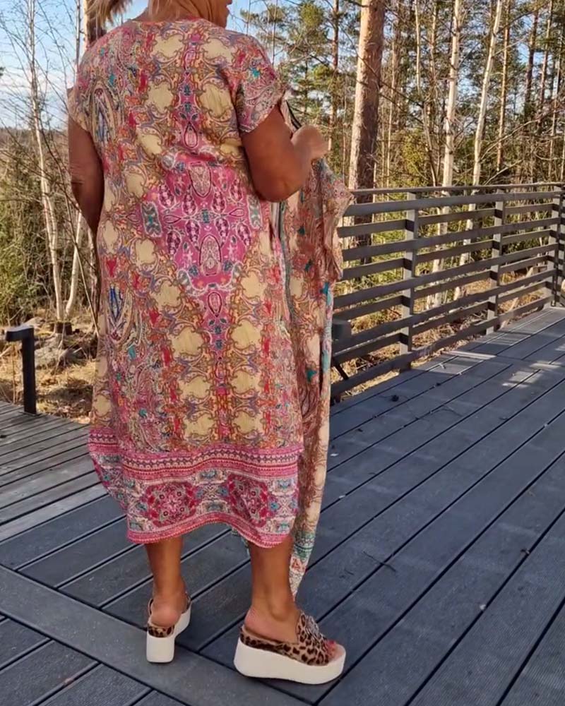 V-Ausschnitt Kurzärmliges Bedrucktes Shift-Kleid