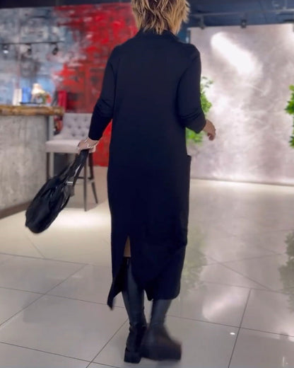 Einfarbiges Kleid mit Rundhalsausschnitt und Tasche