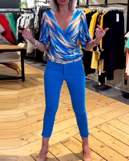 Bedrucktes lässiges tiefes V-Top